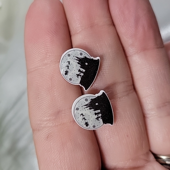 Disney Christmas Snowglobe Stud Earrings - Picture 3 of 5